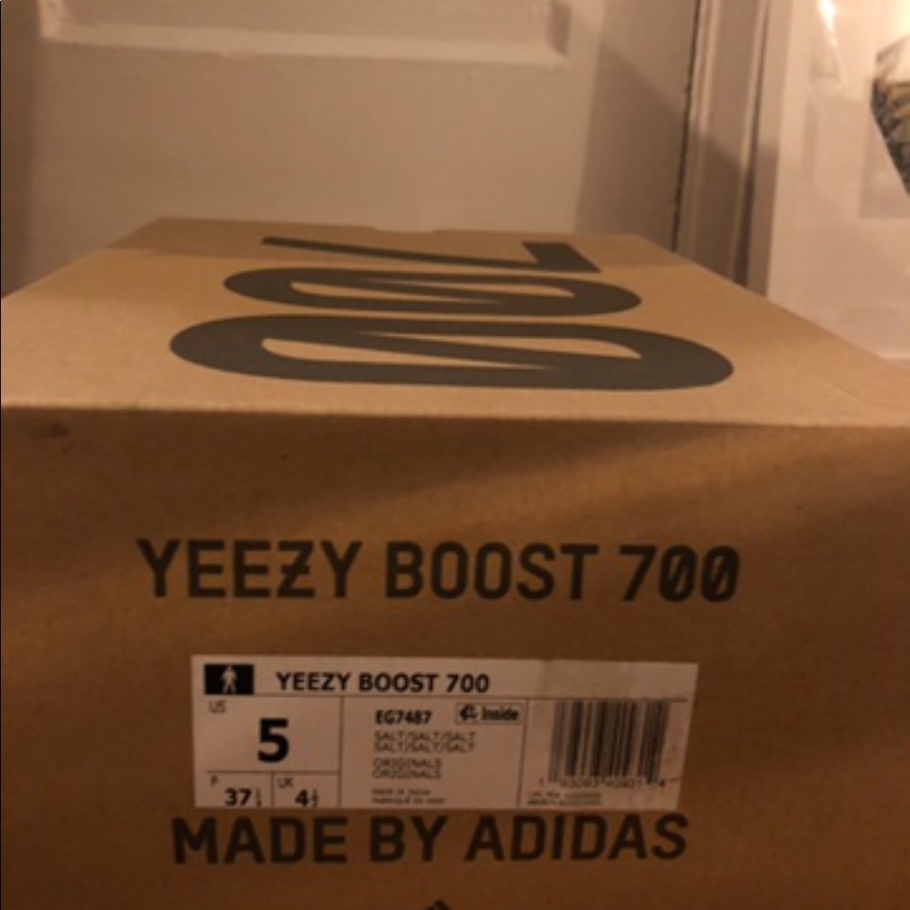 Yeezy Boost 700 size 5 box